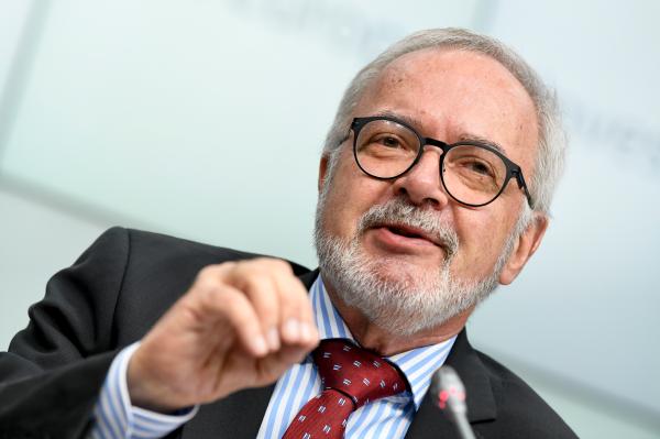 >@EIB